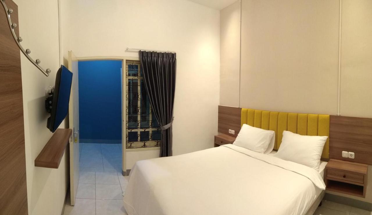 Kokonut Guesthouse Surabaya Exterior foto