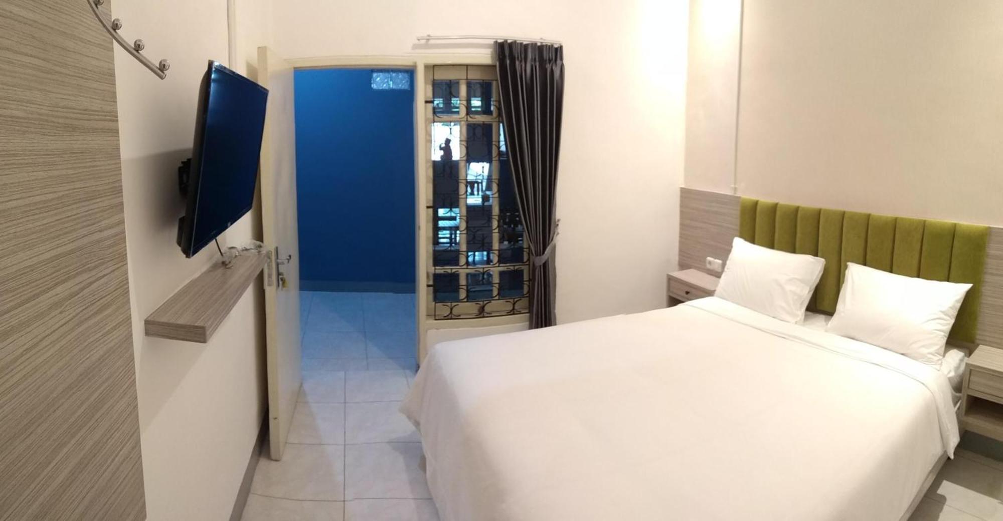 Kokonut Guesthouse Surabaya Exterior foto